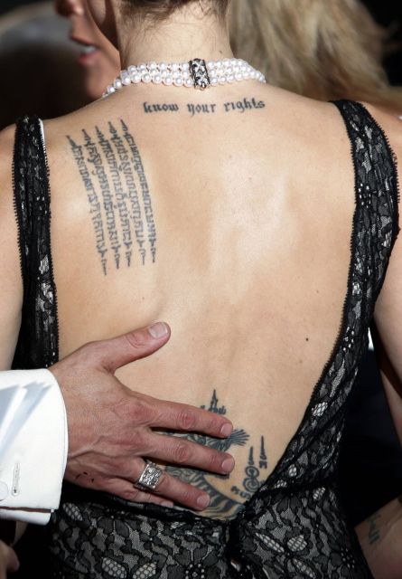 ver imagen tatuaje. ver nombre tatuaje. Angelina Jolie en una imagen del año 2000 en la que se