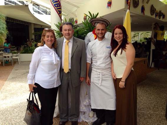 El Consejero de la Embajada de Colombia Germán Castañeda, la Agregada de Prensa Rocío Prieto, el chef colombiano Charly Otero y la coordinadora de la muestra Pamela Lozano.