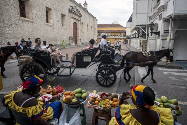 DOUNIAMAG-COLOMBIA-CARTAGENA-TOURISM-HORSE