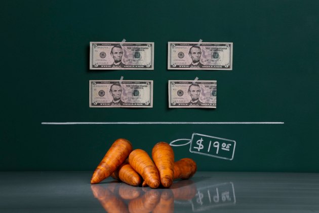 A kilogram of carrots as photographed with an illustrative price tag of $19.05 in Caracas