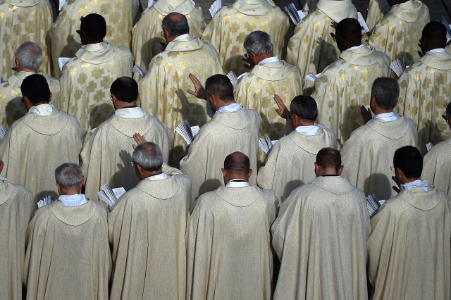 Foto: Sacerdotes en el Vaticano / AFP