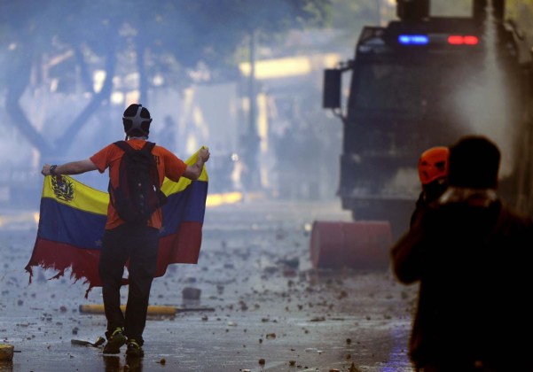 Protestas en Caracas el  15 de febrero, 2014 (AFP PHOTO/ JUAN BARRETO)