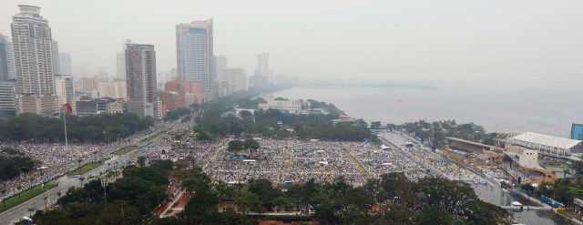 An overview of an open-air Mass led by Pope Francis at Rizal Park in Manila