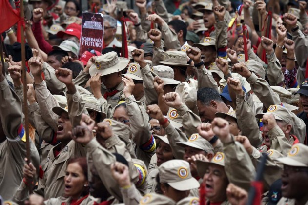 La milicia celebra la aprobación de la Habilitante Antiimperialista (Foto AFP)