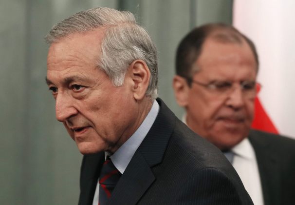 El ministro de Exteriores chileno, Heraldo Muñoz (c), y su homólogo ruso, Serguéi Lavrov (detrás) (Foto EFE)