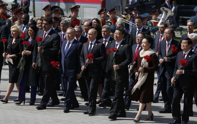 Leaders take part in a wreath laying ceremony on the Victory Day in Moscow