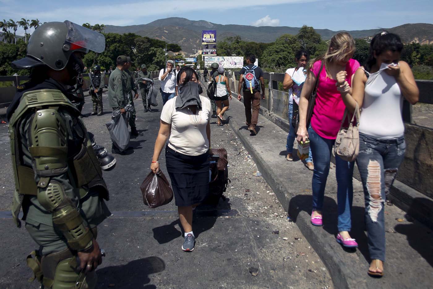 CICPC - problema migratorio en Venezuela - Página 12 2015-07-29T235207Z_1967786771_GF20000008318_RTRMADP_3_VENEZUELA-PROTEST
