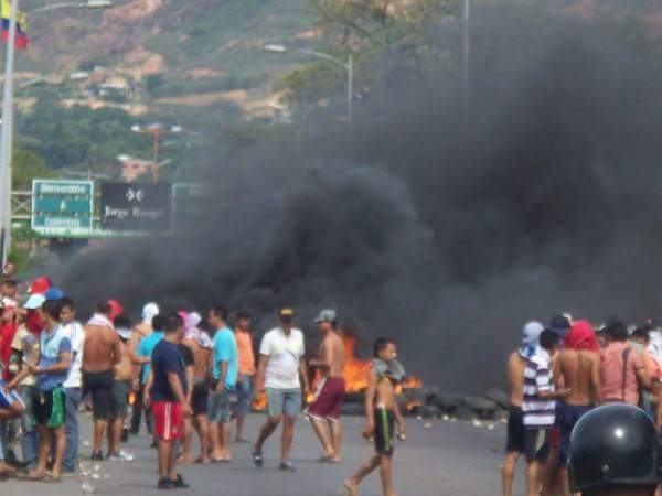 23Ag - problema migratorio en Venezuela - Página 11 Fronteradisturbios
