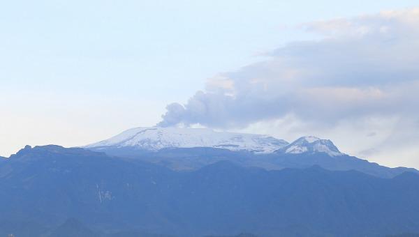 El Volcán Nevado del Ruiz presenta emisiones de ceniza - Página 5 Volcan_nevado_del_ruiz_creative_commons_liceth_celis_600