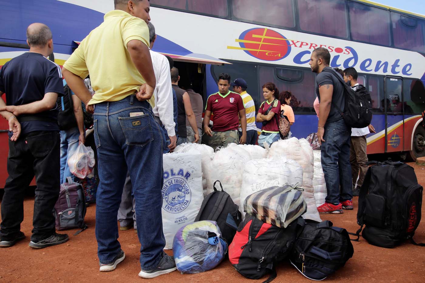 Venezolanos viajan 36 horas para comprar comida en Brasil
