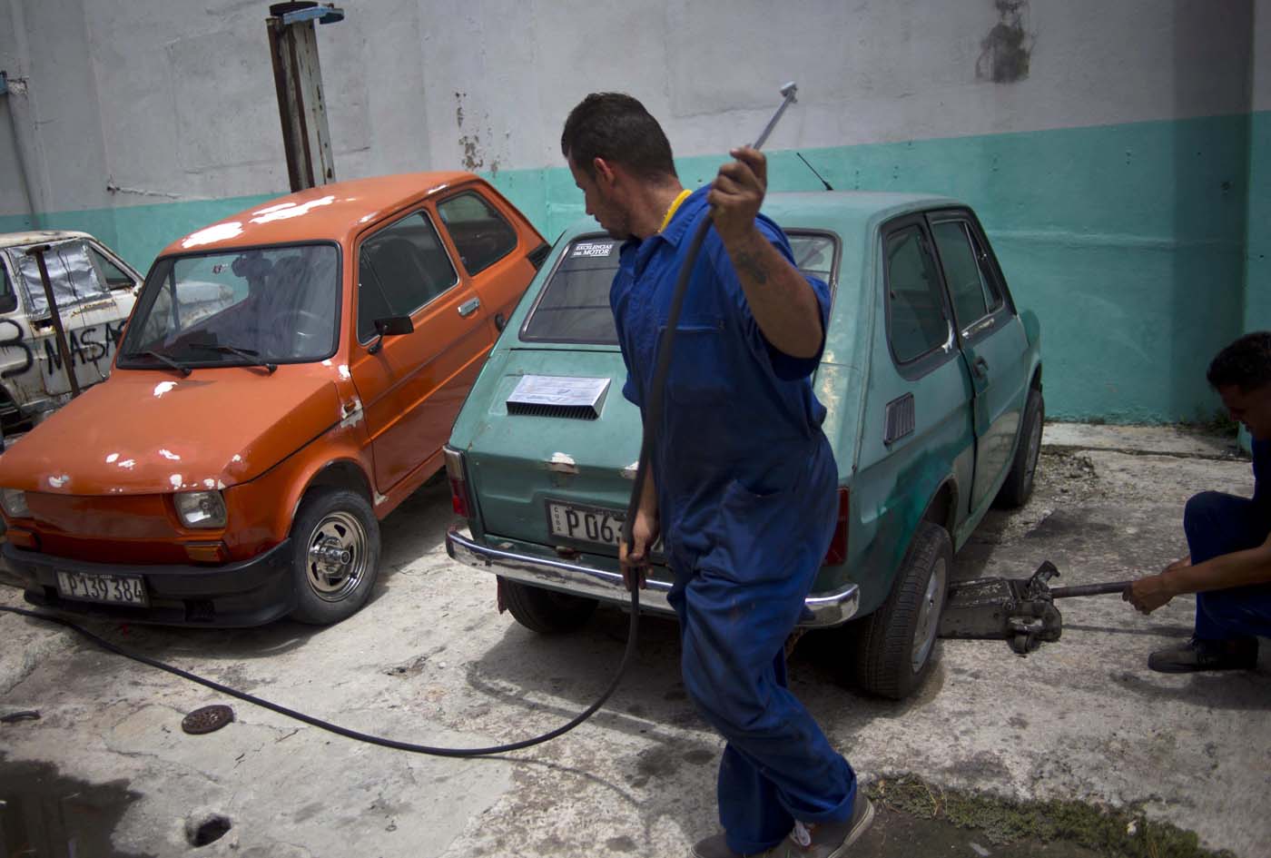 Auto polaco causa sensación en Cuba