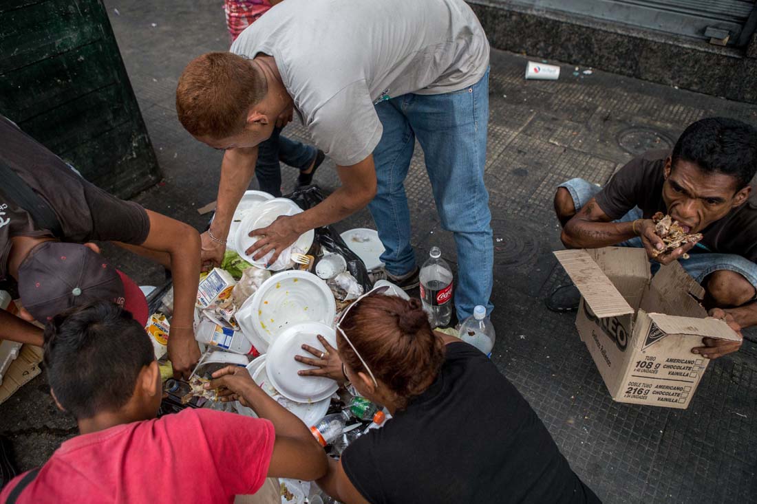 Venezolanos-comiendo-desechos (10)