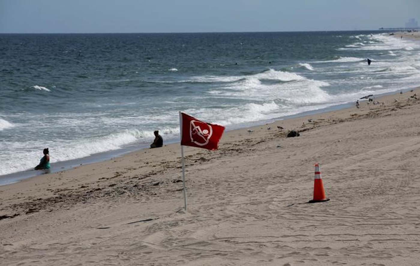A red danger banner is seen on Pompano beach near Coral Springs while Hurricane Matthew approaches in Florida, U.S. October 5, 2016. REUTERS/Henry Romero