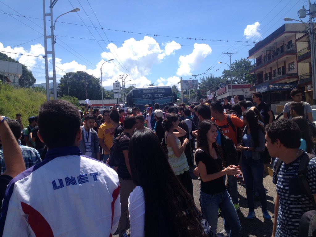 Foto: Estudiantes Unet en Táchira protestan este lunes / twitter