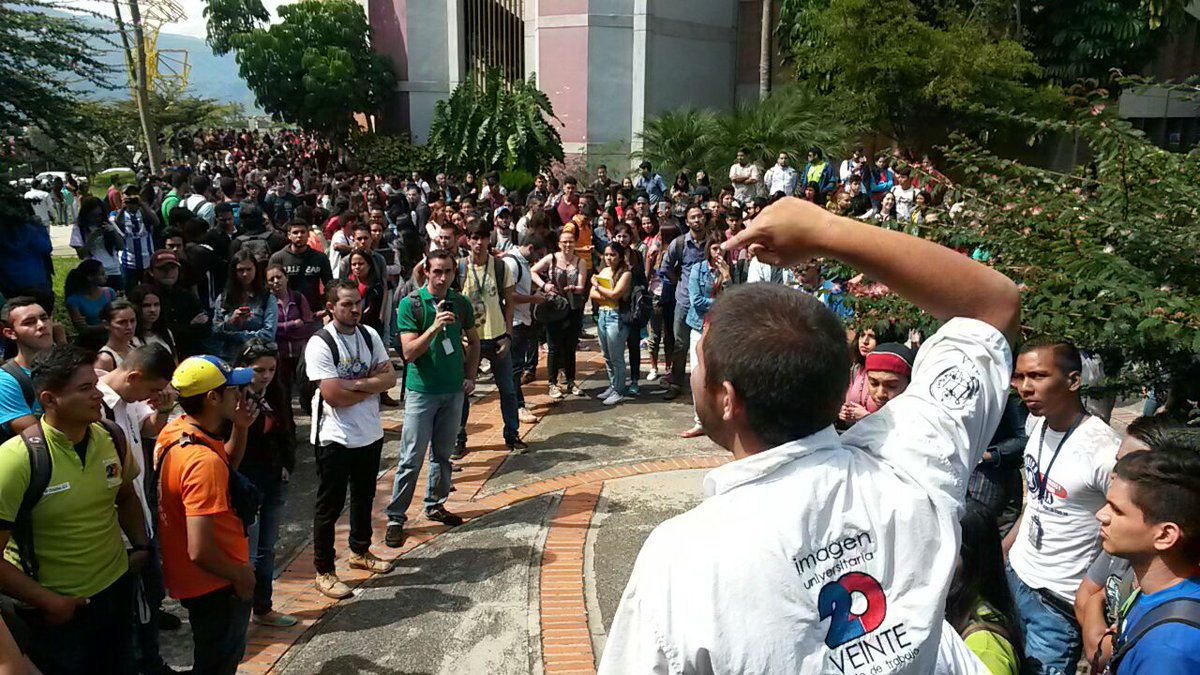 Foto: Estudiantes de la ULA en el estado Mérida realizan asamblea de estudiantes / twitter