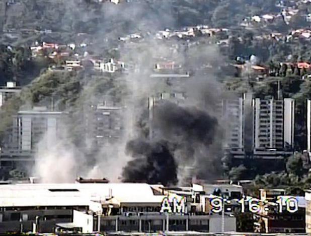 Oto ángulo de la base aérea Francisco de Miranda en La Carlota es impactada por una bomba lanzada desde un Bronco pilotado por un militar golpista el 27 de noviembre de 1992 / archivo