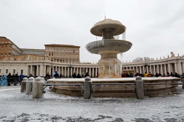 A frozen fountain is seen as Pope Francis leads his Sunday Angelus prayer in Saint Peter's square at the Vatican January 8, 2017. REUTERS/Tony Gentile