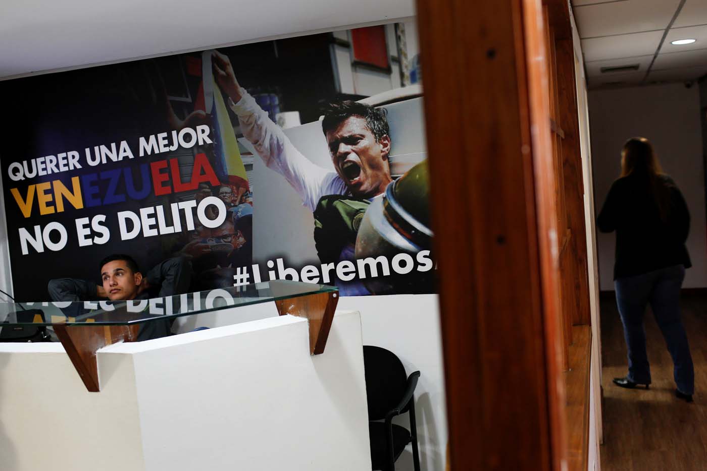 A poster with the image of the jailed opposition leader Leopoldo Lopez that reads, "Wanting a better Venezuela is not a crime", is seen at the office of the party Popular Will (Voluntad Popular) in Caracas, Venezuela January 18, 2017. Picture taken January 18, 2017. REUTERS/Carlos Garcia Rawlins
