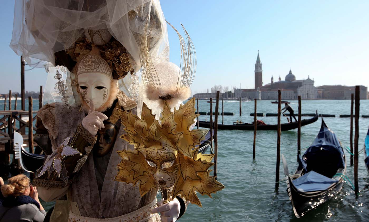 Masked reveller poses during the Carnival in Venice, Italy February 18, 2017. REUTERS/Fabrizio Bensch