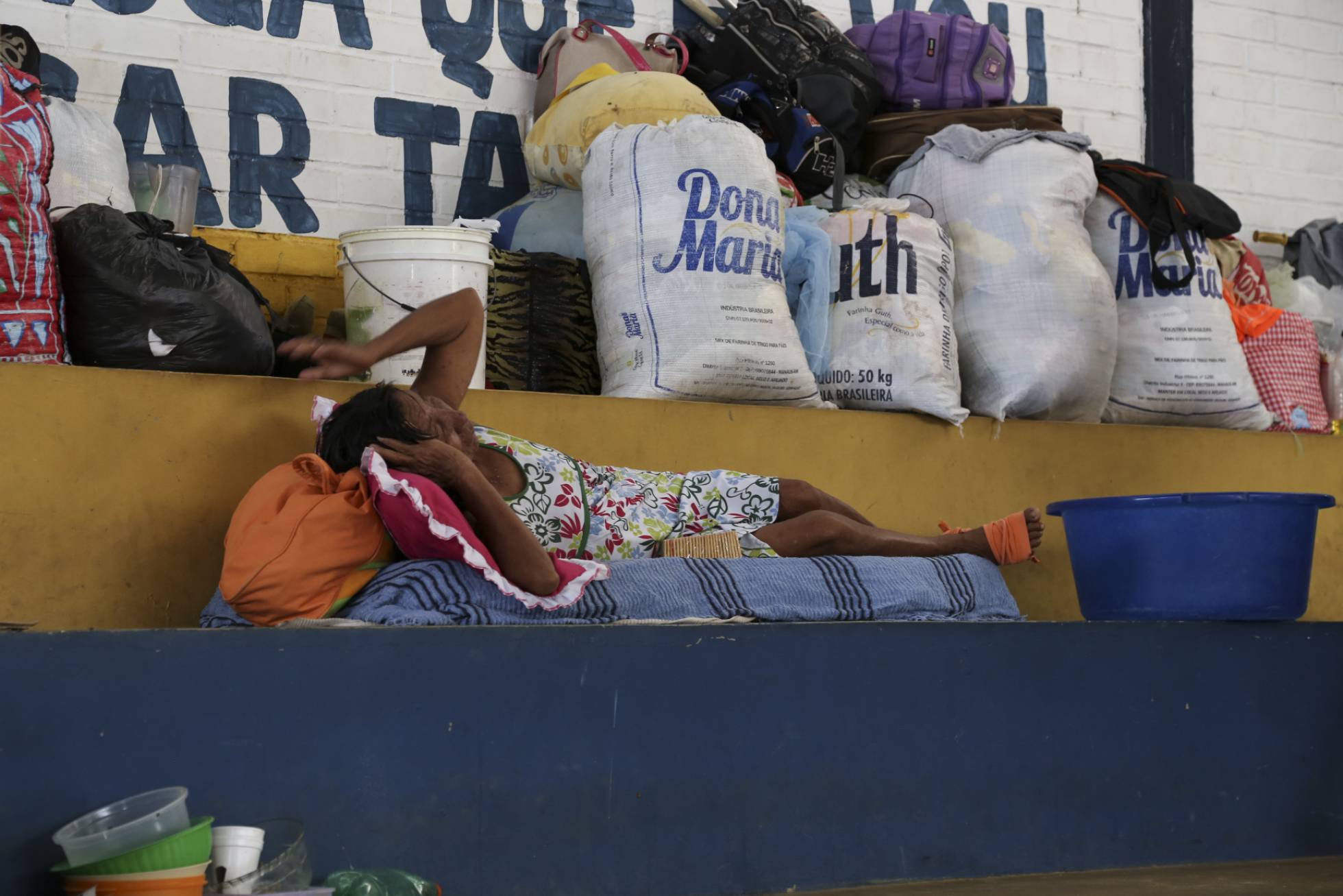 Una de las inmigrantes venezolanas alojada en un polideportivo de la ciudad de Boa Vista (Brasil). L. C