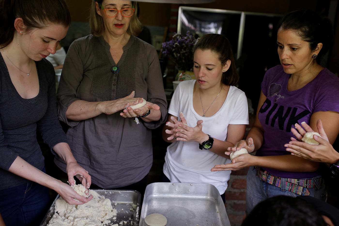 Volunteers of the Make The Difference (Haz La Diferencia) charity initiative prepare arepas to be donated, at the home kitchen of one of the volunteers in Caracas, Venezuela March 5, 2017. Picture taken March 5, 2017. REUTERS/Marco Bello