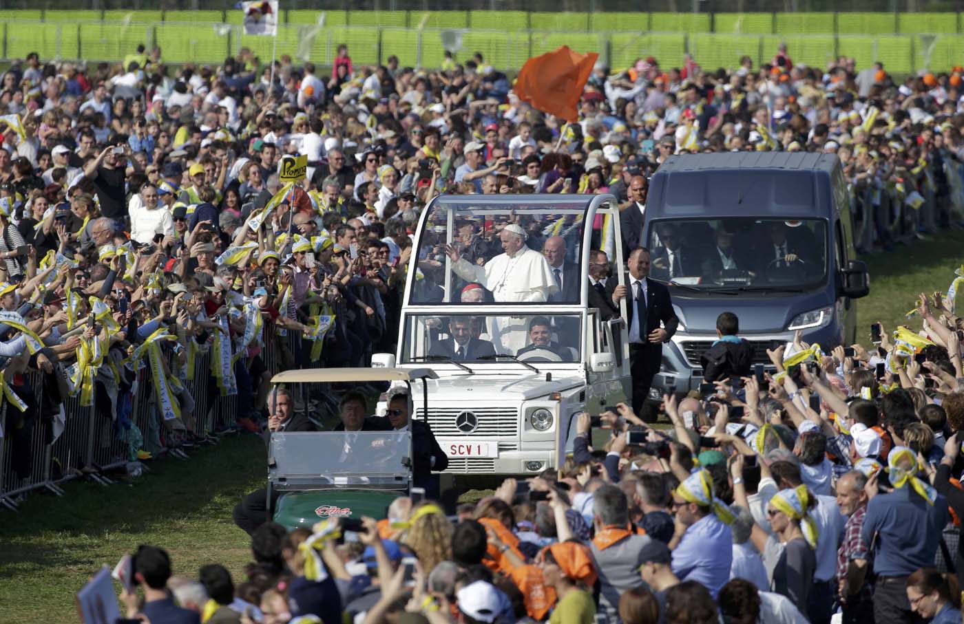 Pope Francis waves to the faithful from the popemobile as he arrives to celebrate Mass at Monza Park in Milan, Italy, March 25, 2017.   REUTERS/Max Rossi