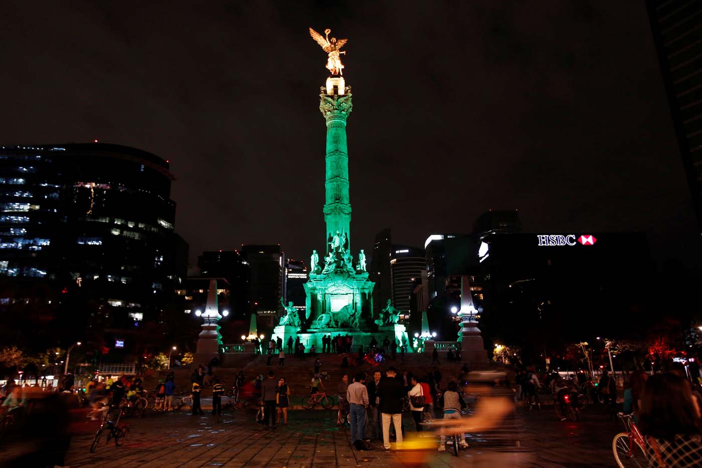 People stand by "Angel de la Independencia" monument before the lights were turned off for Earth Hour in Mexico City, Mexico, March 25, 2017. REUTERS/Ginnette Riquelme