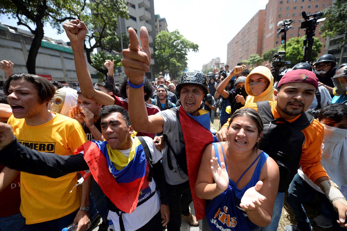 Venezuelan opposition activists demonstrate during a protest in Caracas on April 4, 2017. Venezuela has been mired in turmoil since the Supreme Court last week tried to tighten Maduro's grip on power by assuming legislative powers from the National Assembly -- a move opponents had angrily branded as a 