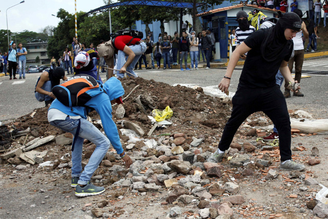 Protestas de San Cristóbal. REUTERS/Carlos Eduardo Ramirez