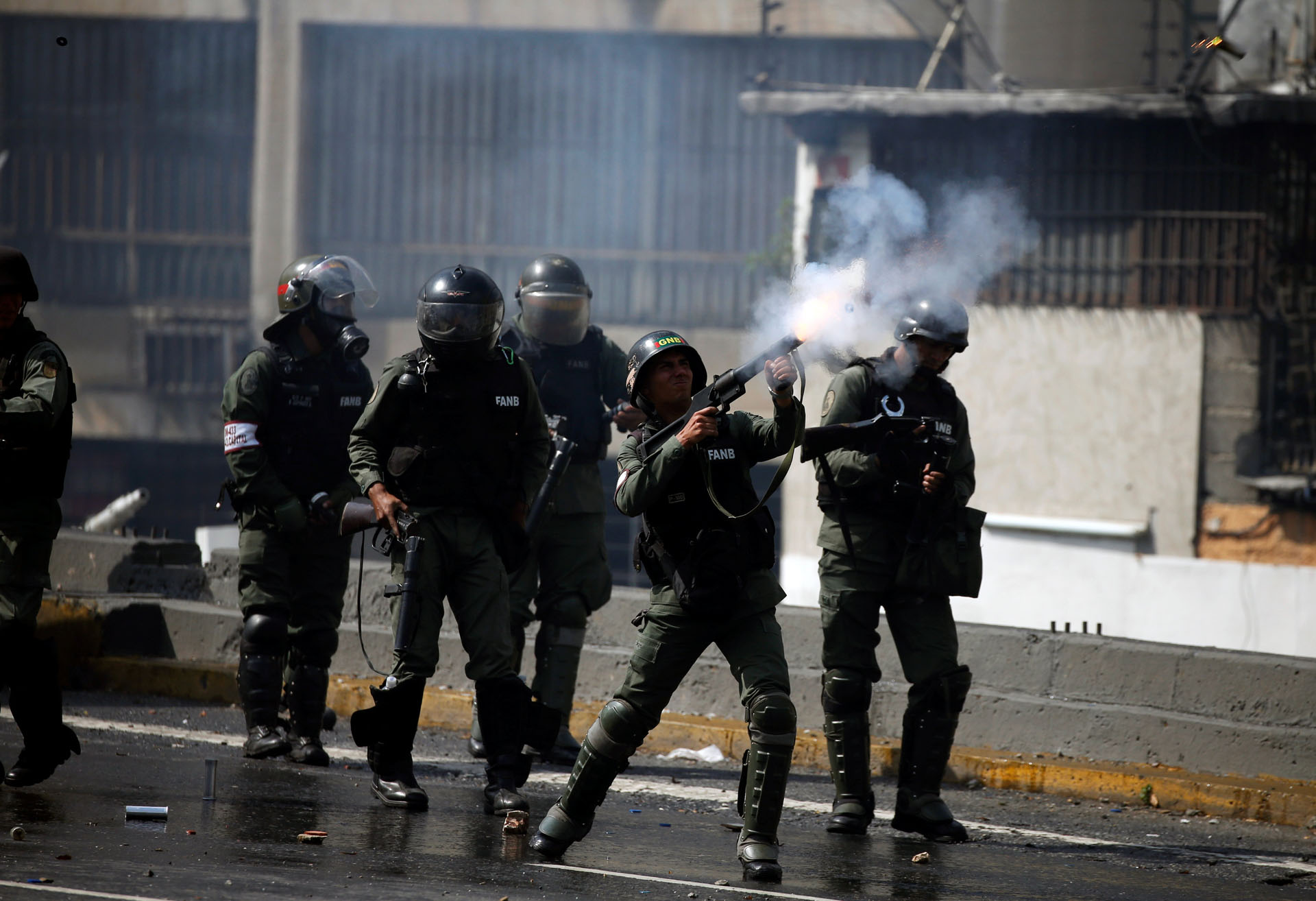 A Venezuelan national guard shoots tear gas during an opposition rally in Caracas, Venezuela, April 6, 2017. REUTERS/Carlos Garcia Rawlins