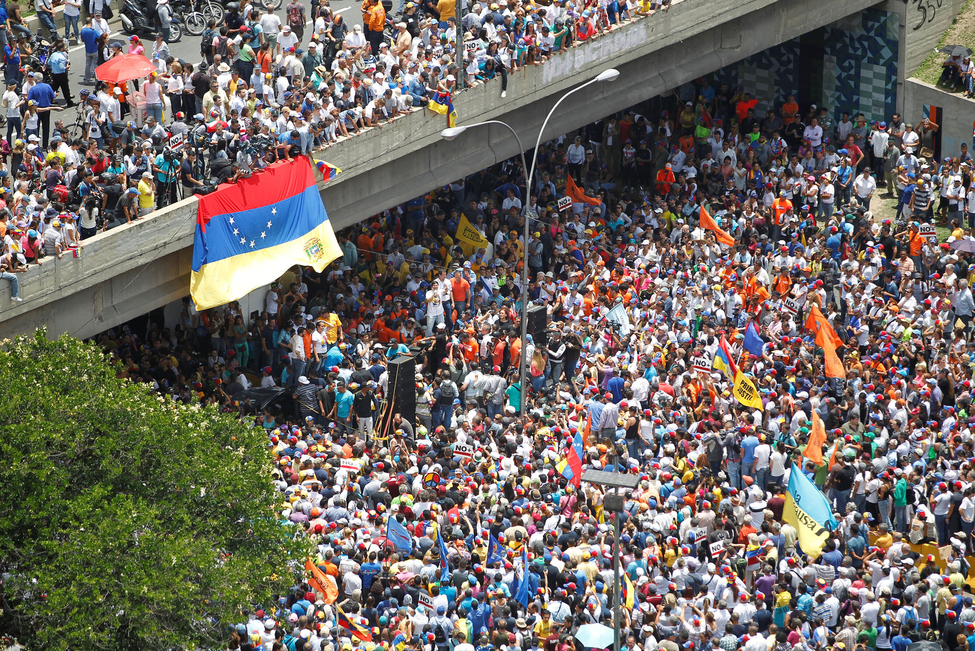 A general view shows an opposition rally in Caracas, Venezuela April 6, 2017. REUTERS/Christian Veron