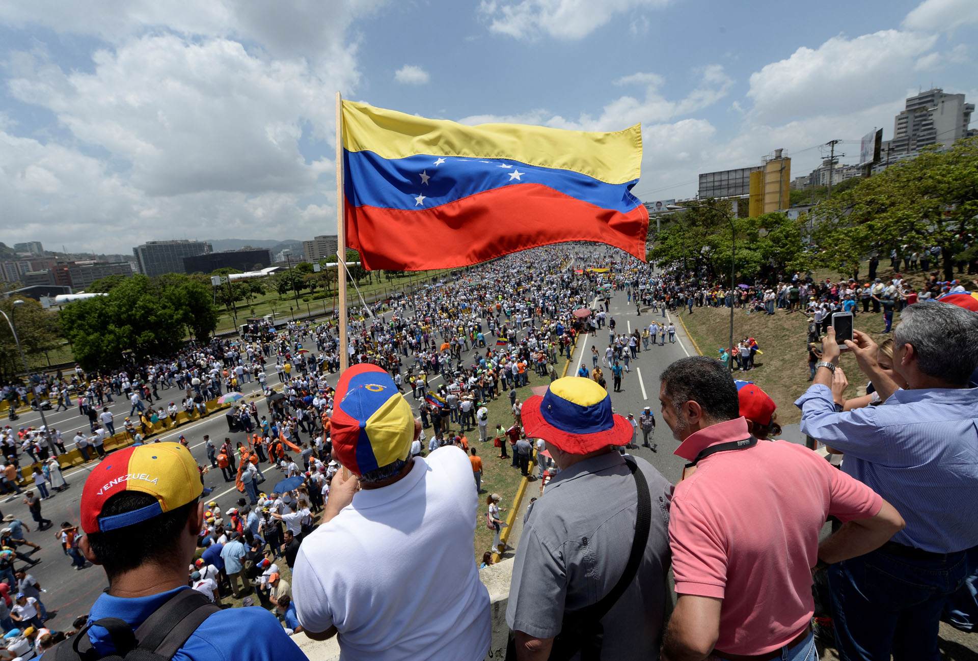 Venezuelan opposition activists gather to protest against the government of President Nicolas Maduro on April 6, 2017 in Caracas. The center-right opposition vowed fresh street protests -after earlier unrest left dozens of people injured - to increase pressure on Maduro, whom they blame for the country's economic crisis. / AFP PHOTO / FEDERICO PARRA