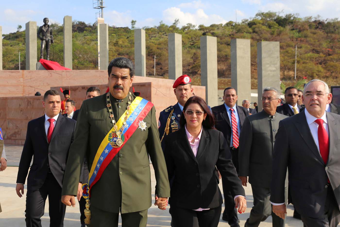 Venezuela's President Nicolas Maduro (2nd L) arrives to an event to conmemorate the bicentennial of the Battle of San Felix, next to his wife Cilia Flores (C), in San Felix, Venezuela April 11, 2017. Miraflores Palace/Handout via REUTERS ATTENTION EDITORS - THIS PICTURE WAS PROVIDED BY A THIRD PARTY. EDITORIAL USE ONLY.