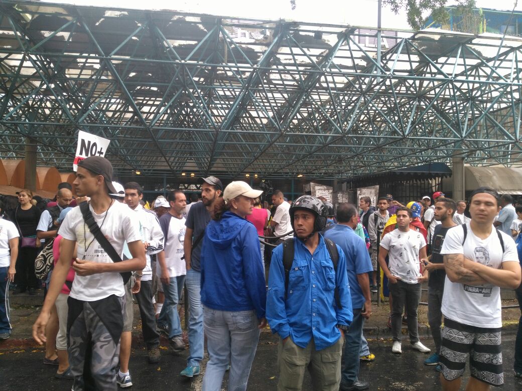 Manifestantes comienzan a llegar a Montalbán. Foto: Yasmín Velasco