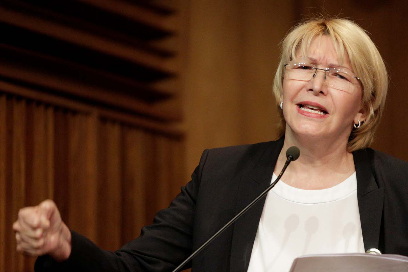 Venezuela's chief prosecutor Luisa Ortega Diaz talks to the media during a news conference in Caracas, Venezuela April 25, 2017. REUTERS/Marco Bello