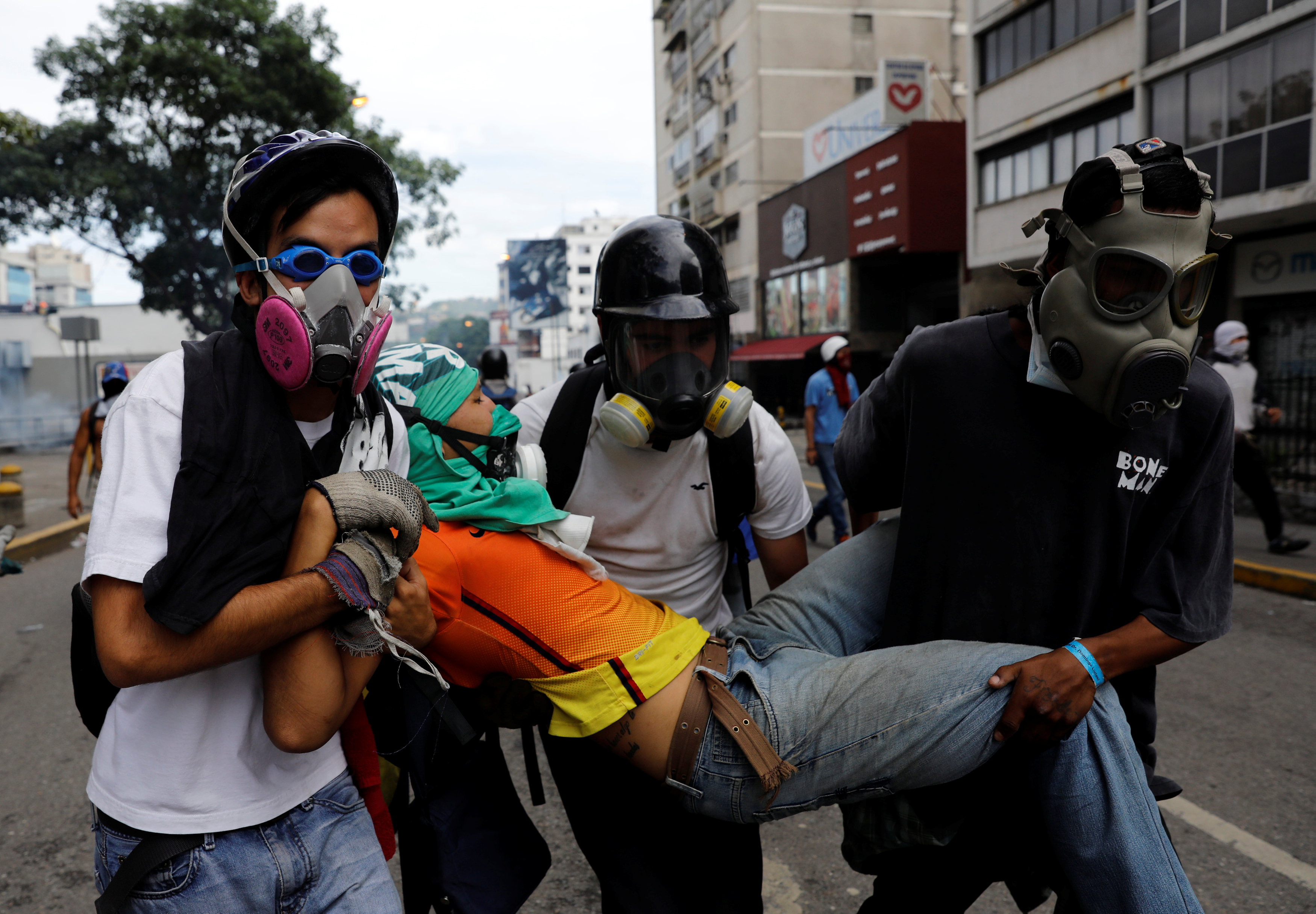 GN ataca a manifestantes en Altamira: Varios heridos y un arrollado por tanqueta. REUTERS/Carlos Garcia Rawlins