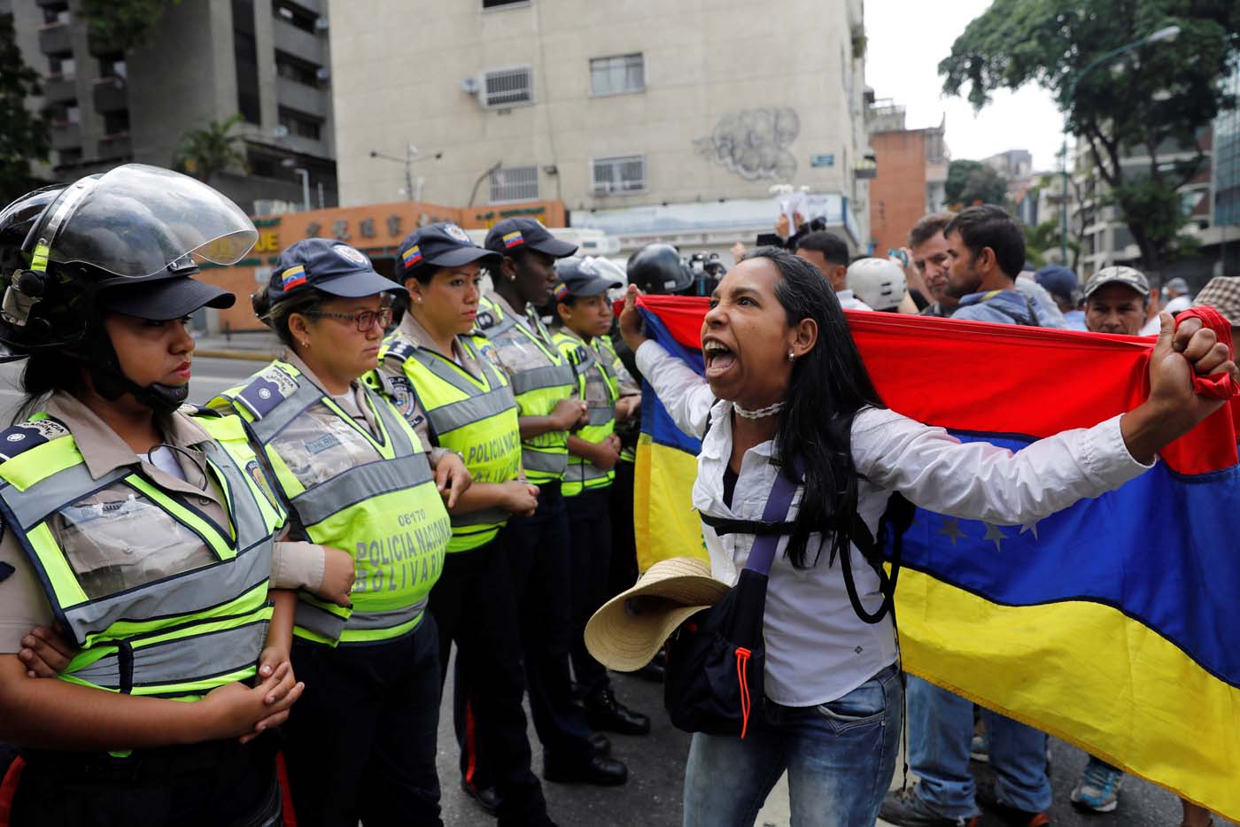A demonstrator shouts slogans in front of police officers during a women's march to protest against President Nicolas Maduro's government in Caracas, Venezuela May 6, 2017. REUTERS/Carlos Garcia Rawlins