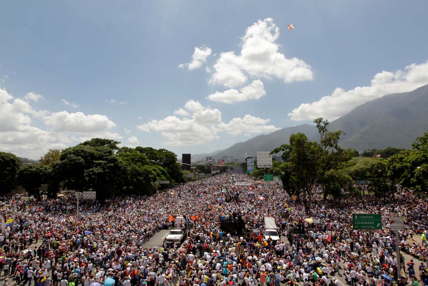 Opposition supporters rally against President Nicolas Maduro in Caracas, Venezuela, May 20, 2017. REUTERS/Christian Veron