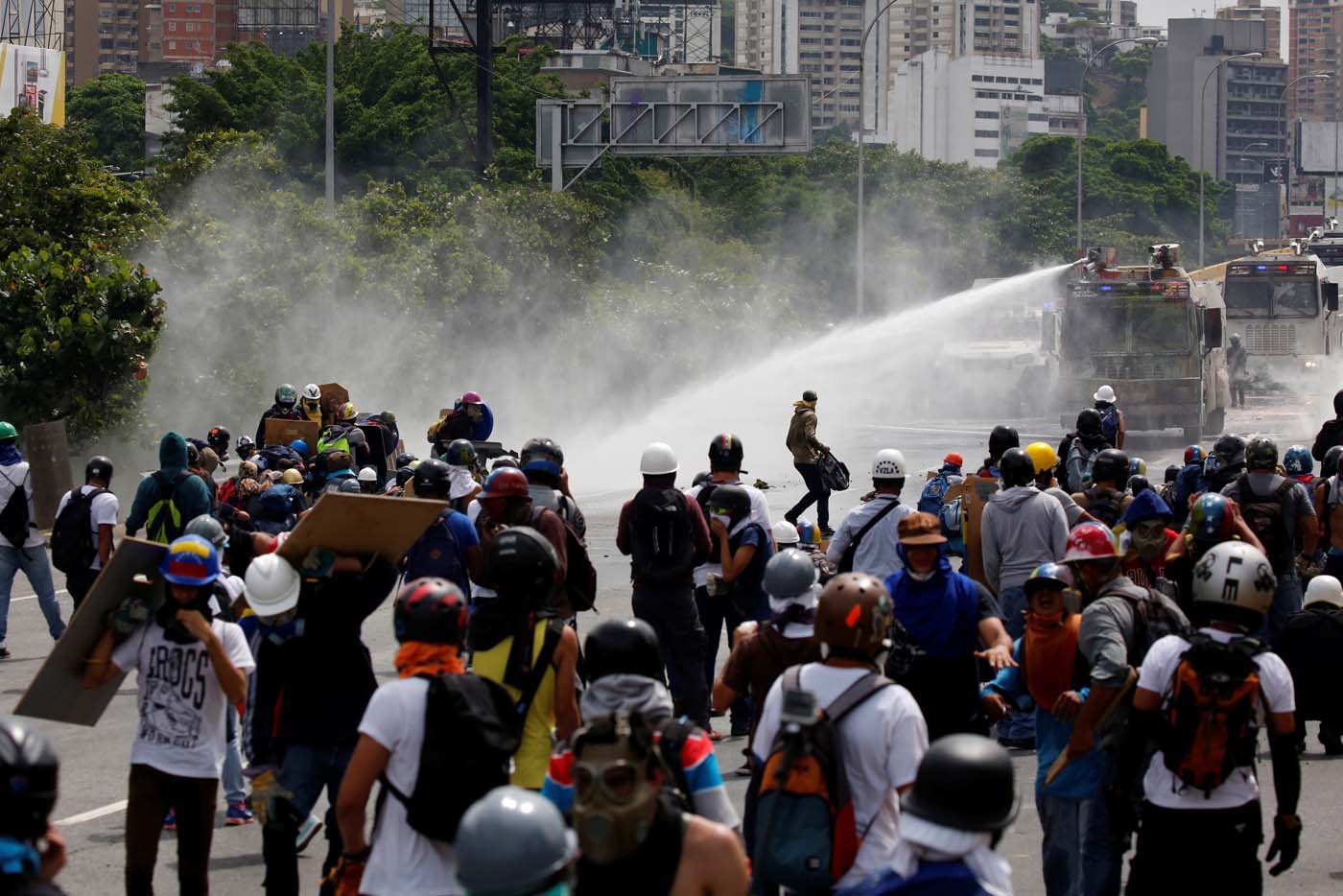 Riot security forces use a water canon while clashing with demonstrators rallying against President Nicolas Maduro in Caracas, Venezuela, May 24, 2017. REUTERS/Carlos Garcia Rawlins