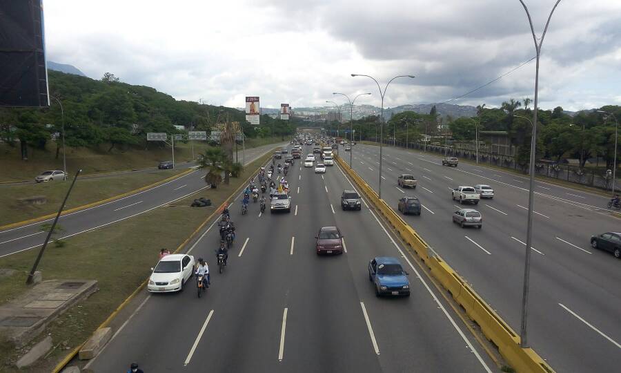 Manifestantes concentrados en Parque Cristal / Foto: Régulo Gómez - La Patilla