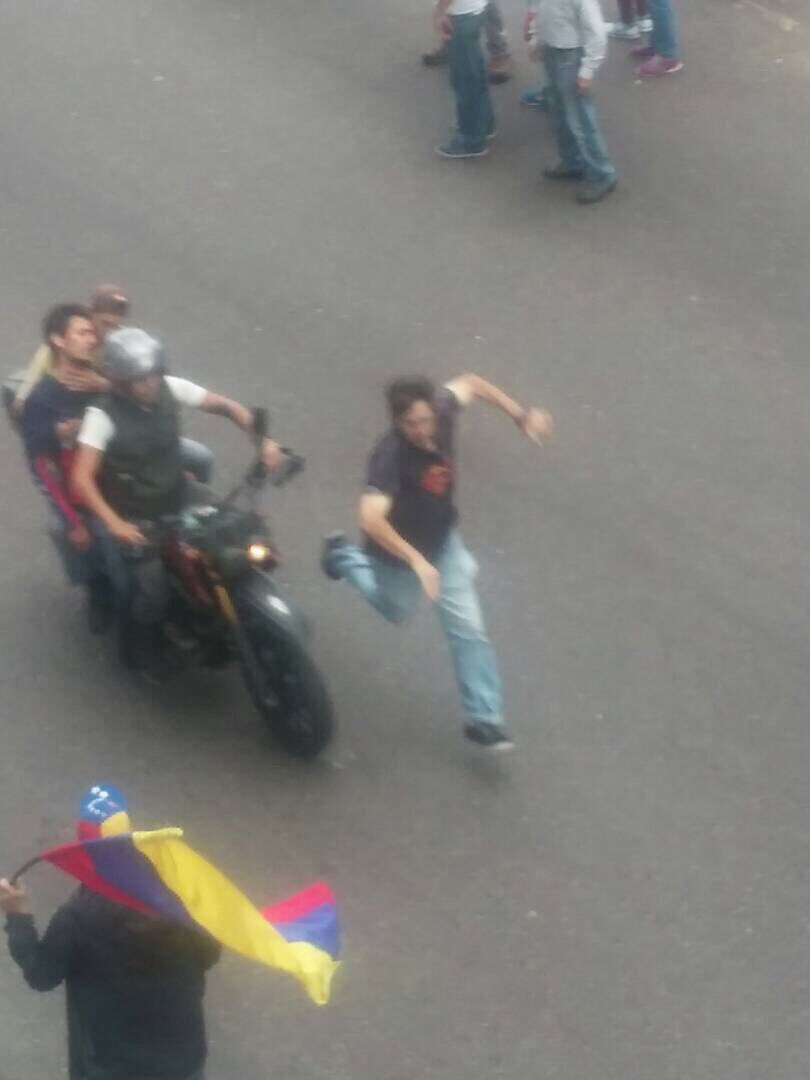 Herido por la represión en San Cristobal / Foto:  @omairalabradorm 