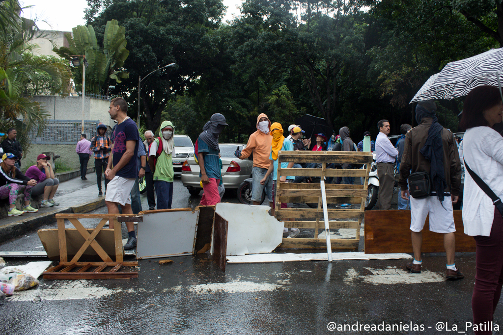 Sociedad civil en el trancazo de este miércoles en Caracas. Foto/Lapatilla