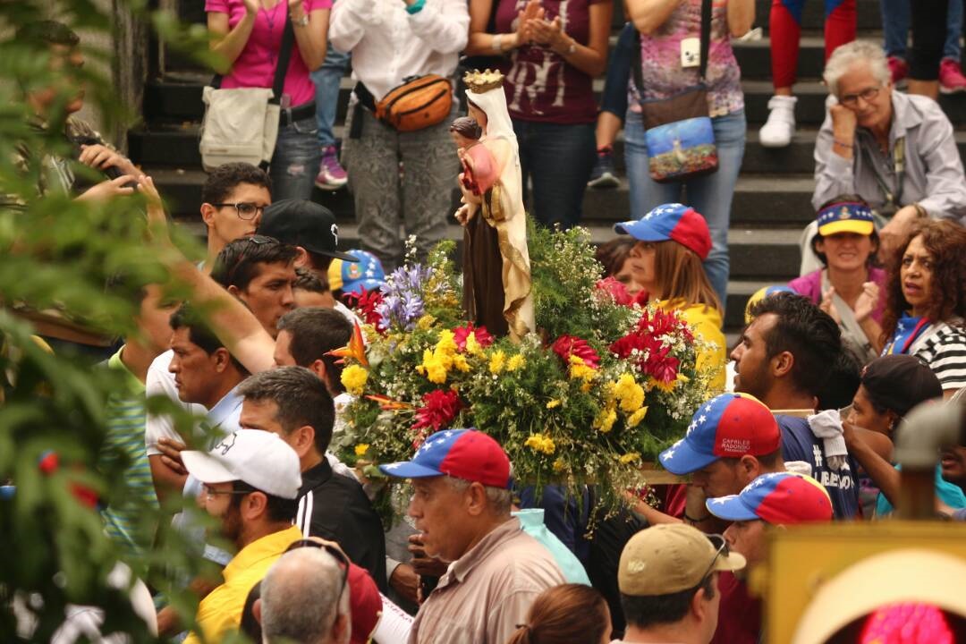 Rosario por la paz de Venezuela / Foto: Wil Jiménez