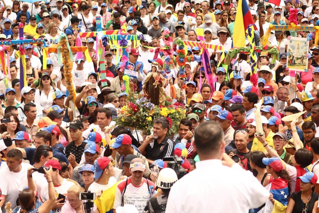 Rosario por la paz de Venezuela / Foto: Wil Jiménez