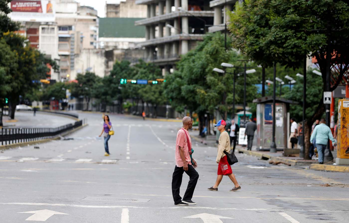 People walk along empty roads during a strike called to protest against Venezuelan President Nicolas Maduro's government in Caracas, Venezuela, July 20, 2017. REUTERS/Andres Martinez Casares