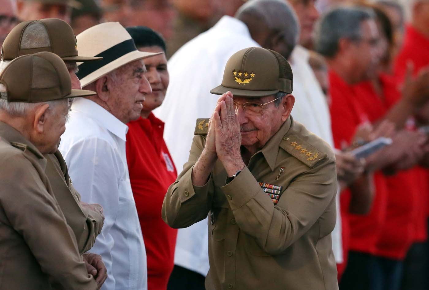  Raul Castro gestures as he arrives for the ceremony marking the 64th anniversary of the July 26, 1953 rebel assault which former Cuban leader Fidel Castro led on the Moncada army barracks, Pinar del Rio, Cuba, July 26, 2017. REUTERS/Alejandro Ernesto/Pool