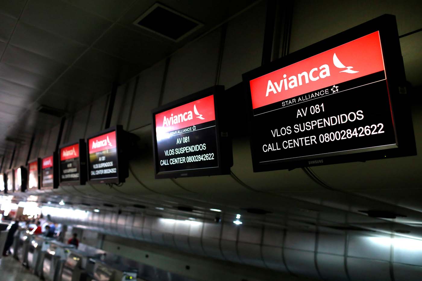 Screens hang above counters of Avianca airline, at the Simon Bolivar airport in Caracas, Venezuela July 27, 2017. The screens read "Flights cancelled". REUTERS/Marco Bello