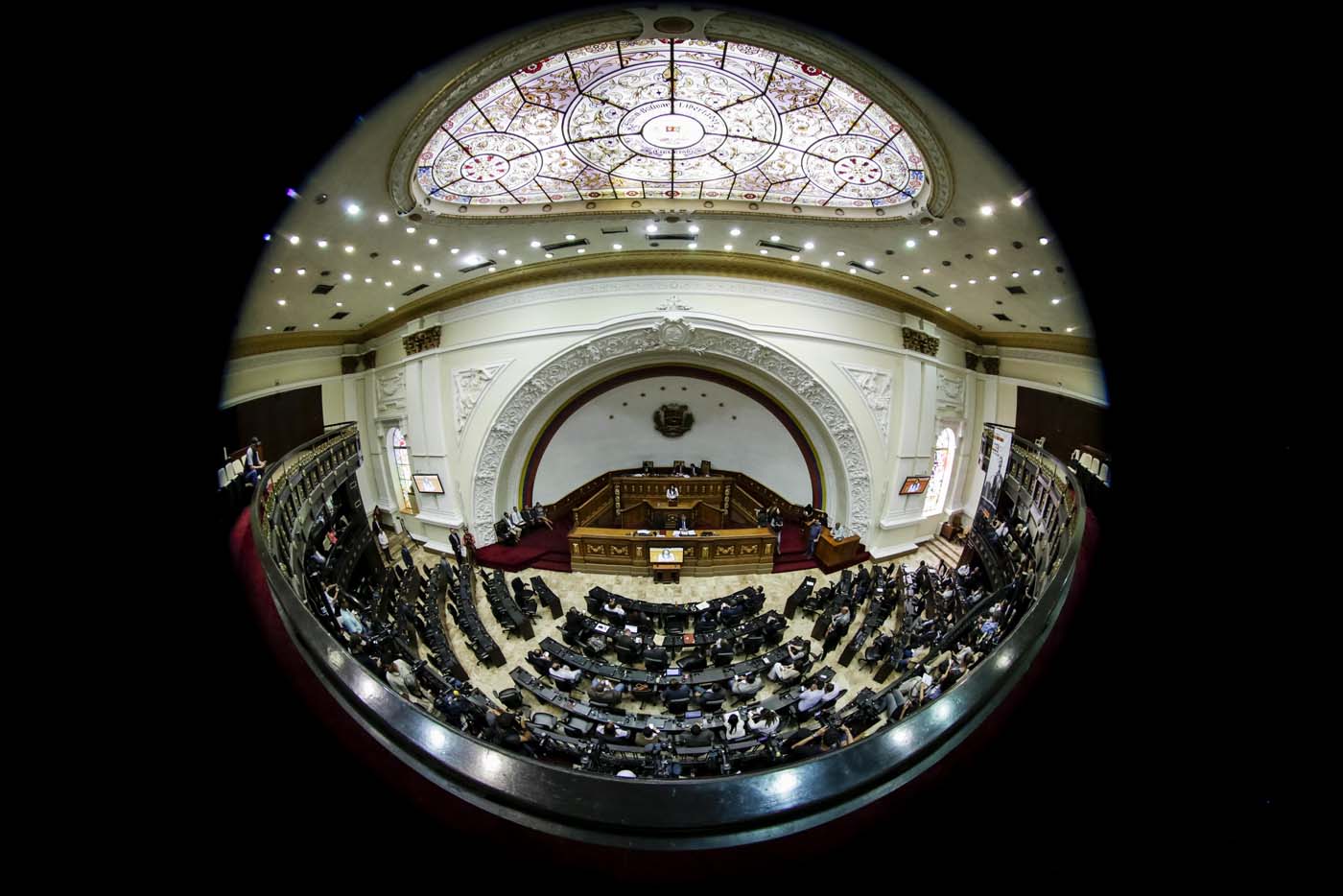   Fotografía tomada con lente ojo de pez muestra una vista general del hemiciclo de sesiones del palacio federal legislativo de la Asamblea Nacional  EFE/Miguel Gutiérrez