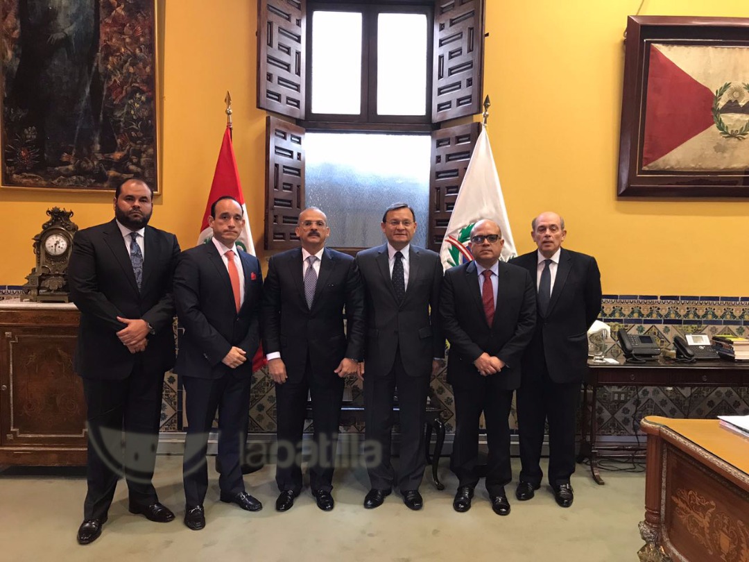 Magistrados designados por la AN en reunión con el Vicecanciller de Perú