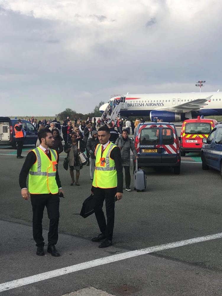 A view of an evacuation of a British Airways airplane at Charles de Gaulle airport in Paris, France, September 17, 2017 in this picture obtained from social media. Twitter/James Anderson/via REUTERS THIS IMAGE HAS BEEN SUPPLIED BY A THIRD PARTY. MANDATORY CREDIT. MUST ON SCREEN COURTESY TWITTER/@JSA. NO RESALES. NO ARCHIVES